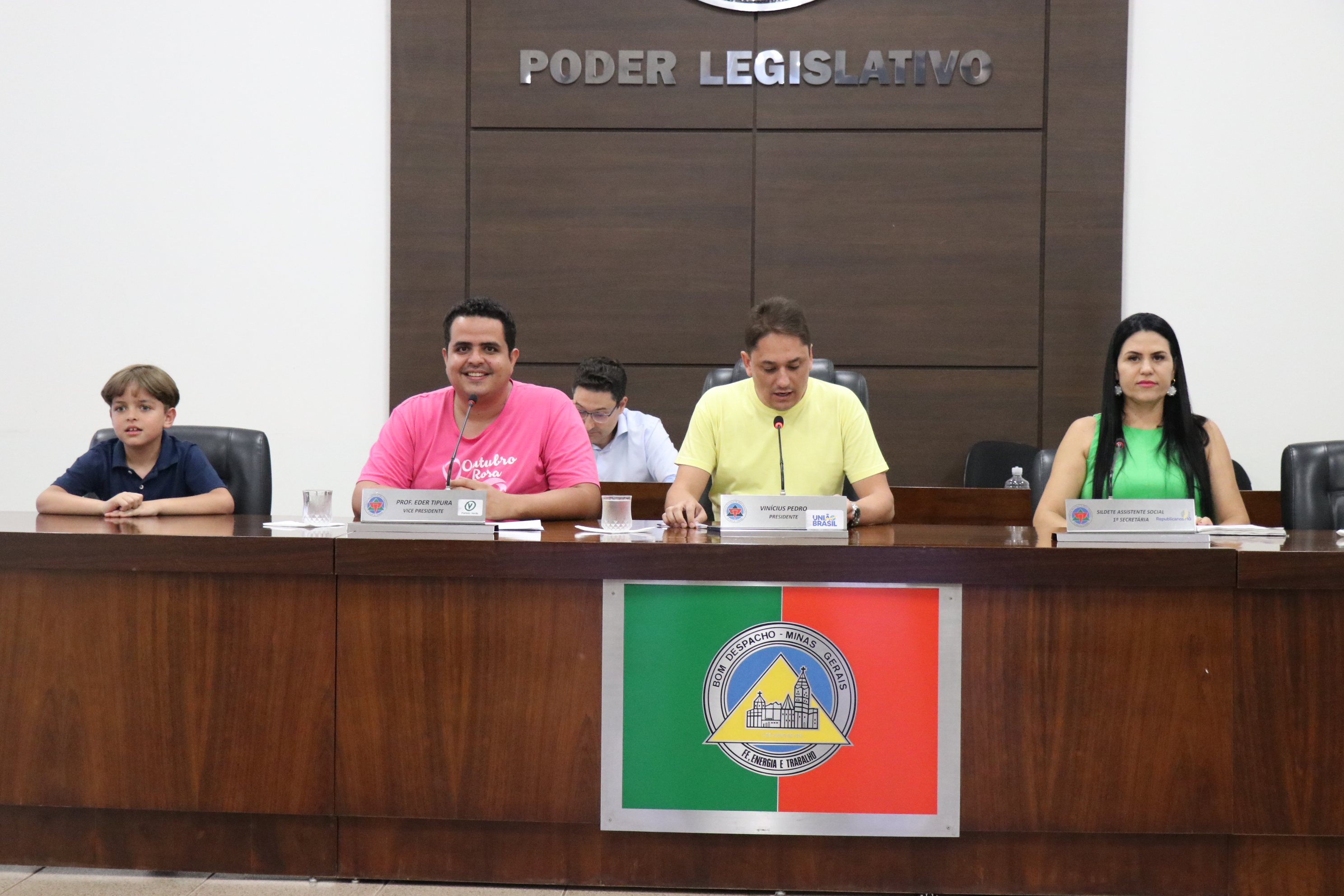 Jovem estudante marca presença na Câmara Municipal.