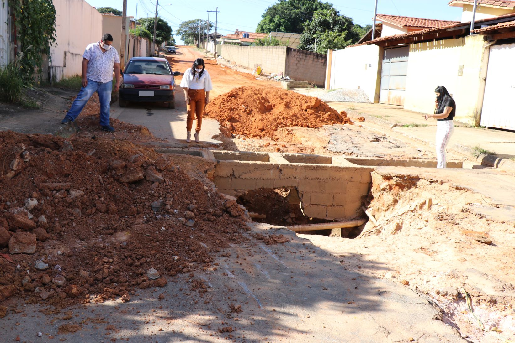 Vereadores iniciam trabalho de investigação de obra na rua Corinto.  