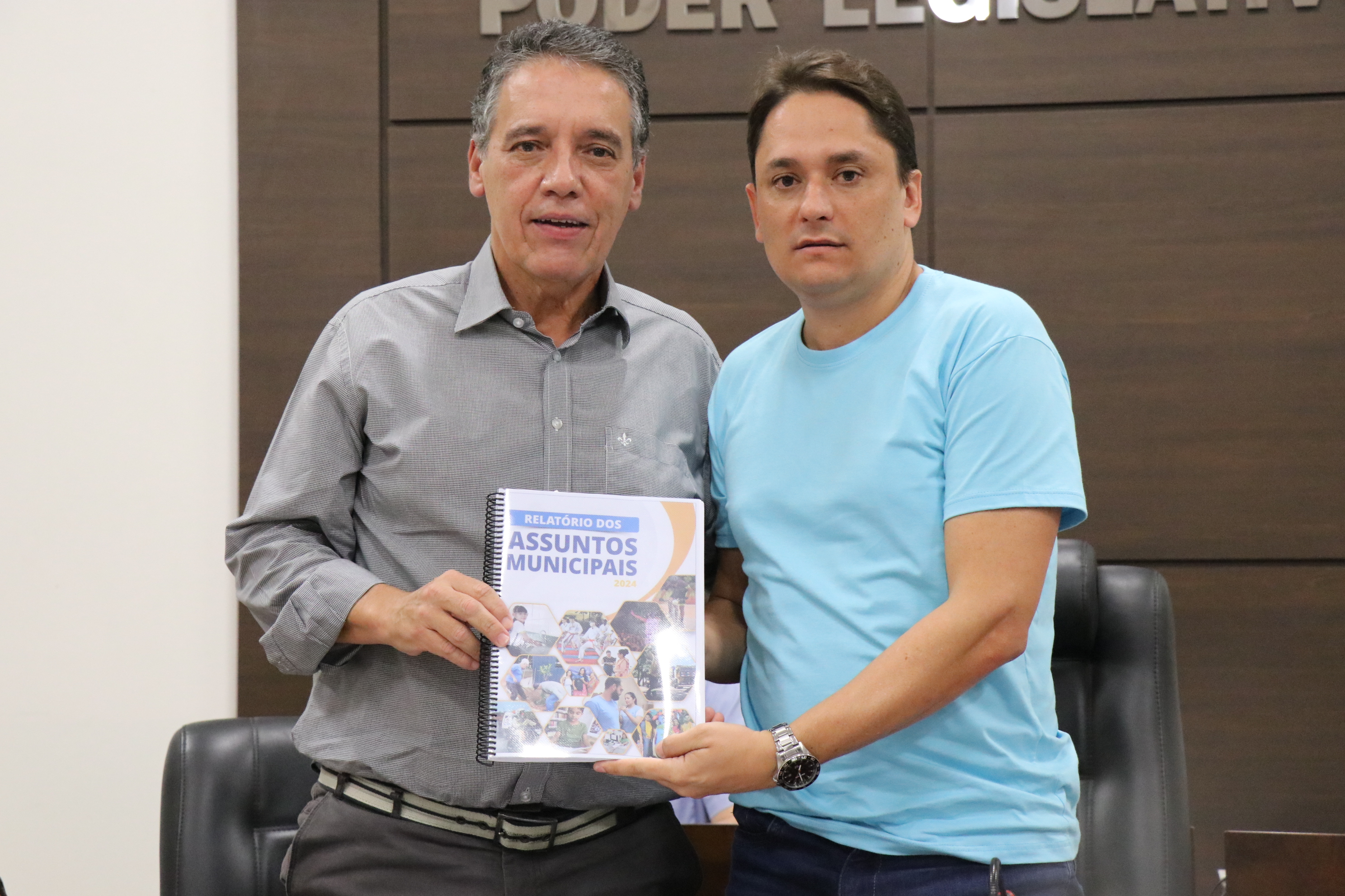 Vereadores recebem Prefeito para apresentação do relatório de assuntos municipais.